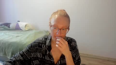 Snapshot of lucky_licky20 chatting on December 2024 03:52:01 AM lucky_licky20 online show from December 2024 03:52:01 AM