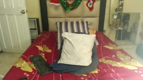 Snapshot of luckyisa chatting on December 2024 05:29:01 PM angelisa online show from December 2024 05:29:01 PM