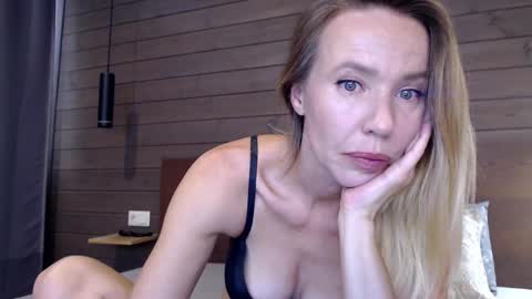 Snapshot of luckymila chatting on September 2025 10:52:01 AM Mila Novak online show from September 2025 10:52:01 AM