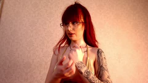 Mia online show from December 2024 06:18:02 PM