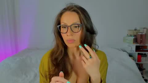 lucy__ray online show from May 2026 01:07:01 PM