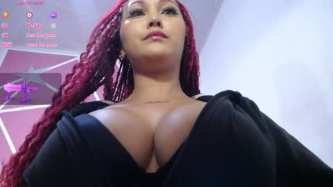lucy_beatifull online show from April 2026 01:33:02 PM