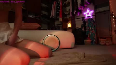 Snapshot of lucy_gooosey chatting on January 2025 03:22:01 AM Lucy. online show from January 2025 03:22:01 AM