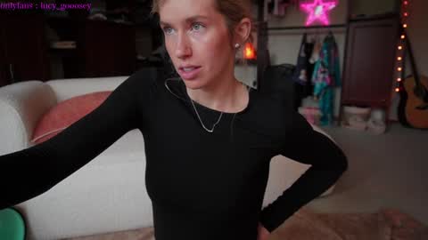 Snapshot of lucy_gooosey chatting on January 2025 08:37:01 PM Lucy. online show from January 2025 08:37:01 PM