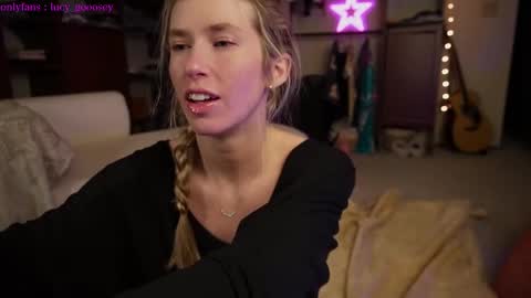 Snapshot of lucy_gooosey chatting on January 2025 03:09:02 AM Lucy. online show from January 2025 03:09:02 AM