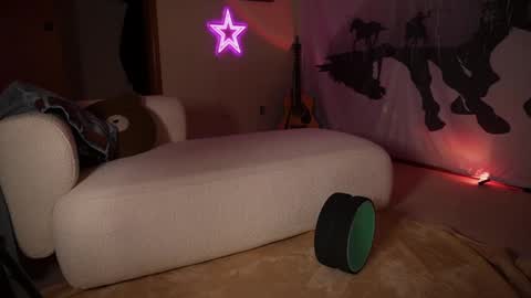 Snapshot of lucy_gooosey chatting on February 2025 02:42:02 AM Lucy. online show from February 2025 02:42:02 AM