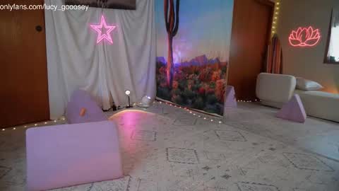 Snapshot of lucy_gooosey chatting on September 2025 08:43:01 PM Lucy. online show from September 2025 08:43:01 PM