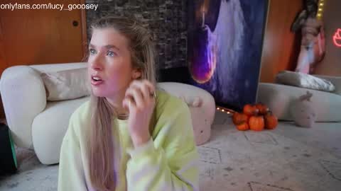 Snapshot of lucy_gooosey chatting on October 2025 10:32:02 PM Lucy. online show from October 2025 10:32:02 PM