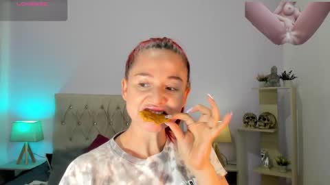 Lucia online show from September 2025 09:29:02 PM