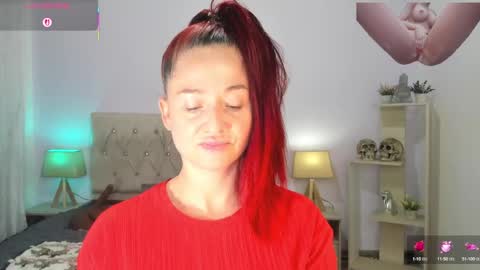 Lucia online show from September 2025 09:51:01 PM