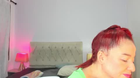 Lucia online show from November 2025 09:48:02 PM