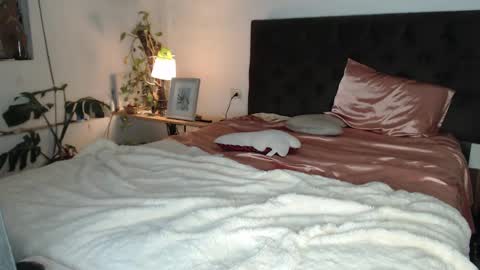 Snapshot of lucy_sweetgirl19 chatting on January 2025 01:00:02 AM luciana online show from January 2025 01:00:02 AM