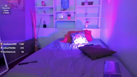 Snapshot of lucy_williiams chatting on February 2025 08:25:01 PM Lucy online show from February 2025 08:25:01 PM