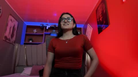 Snapshot of lucy_williiams chatting on October 2025 12:20:01 PM Lucy online show from October 2025 12:20:01 PM