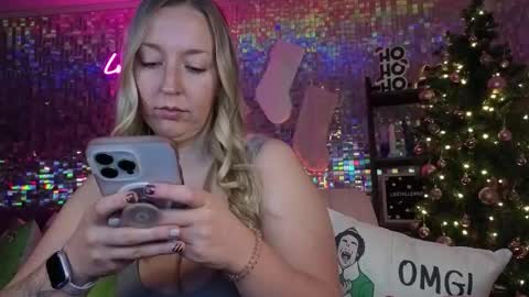 Snapshot of lucyallen4201 chatting on December 2025 11:50:01 AM lucyallen4201 online show from December 2025 11:50:01 AM