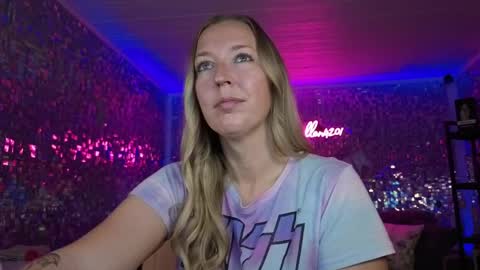 lucyallen4201 online show from June 2026 10:06:02 AM