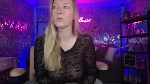 lucyallen4201 online show from June 2026 10:19:02 AM