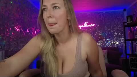 lucyallen4201 online show from July 2026 10:02:02 PM