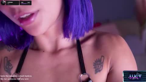 Lucy Alien  online show from September 2025 02:39:02 PM