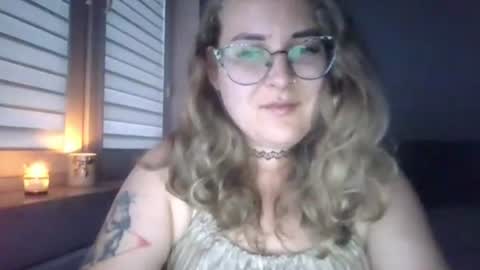 lucyflirt online show from July 2026 06:32:02 PM