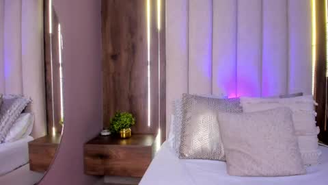 Snapshot of lucysalvatore chatting on October 2025 02:34:01 PM Lucy online show from October 2025 02:34:01 PM