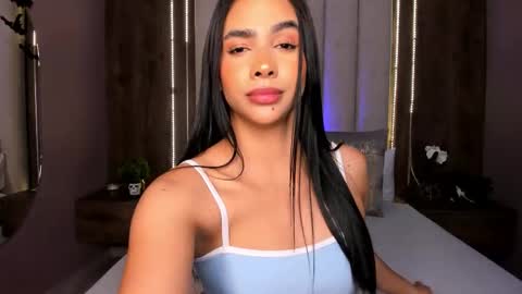 Snapshot of lucysalvatore chatting on October 2025 01:28:01 AM Lucy online show from October 2025 01:28:01 AM