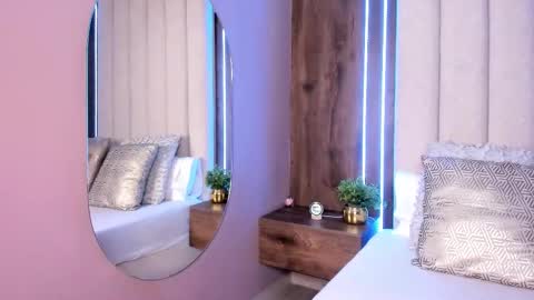 Snapshot of lucysalvatore chatting on November 2025 01:00:01 PM Lucy online show from November 2025 01:00:01 PM