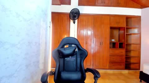 Snapshot of lucyskinny chatting on February 2026 06:58:02 PM LUCY online show from February 2026 06:58:02 PM