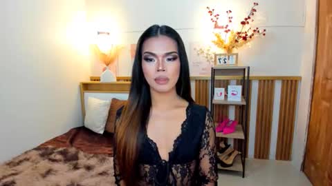 lucyvane online show from March 2026 01:06:01 PM