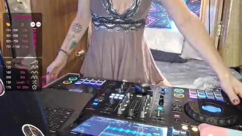 Lucy Vybes and Go-Gert online show from February 2025 04:51:01 PM