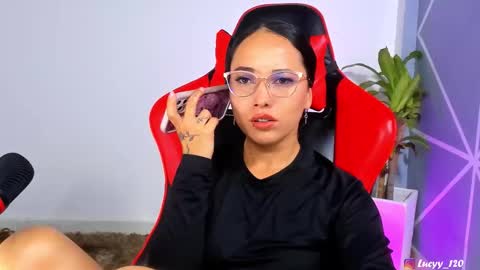 Snapshot of lucyy_rose chatting on November 2025 12:43:02 AM o online show from November 2025 12:43:02 AM