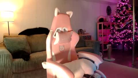 Lucy online show from December 2024 12:08:02 AM