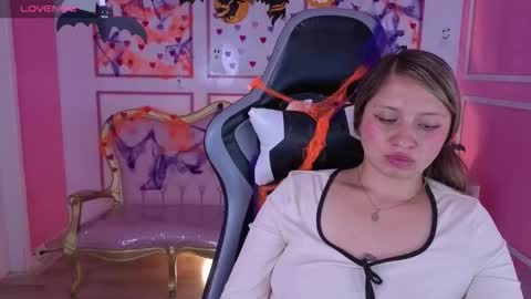 Luisa online show from October 2025 01:09:02 AM