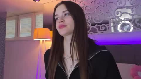 LuisaClover online show from February 2026 01:54:01 PM