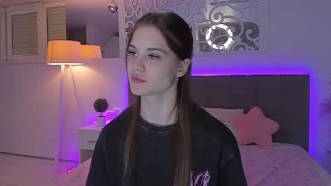 LuisaClover online show from April 2026 06:54:02 PM