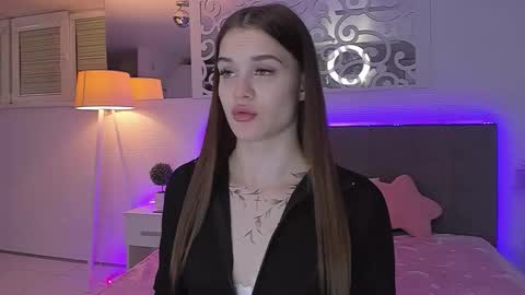 LuisaClover online show from April 2026 06:27:02 PM
