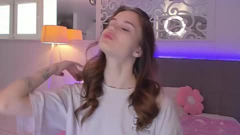 LuisaClover online show from April 2026 12:25:02 PM