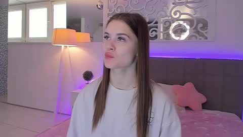 LuisaClover online show from April 2026 12:22:02 PM
