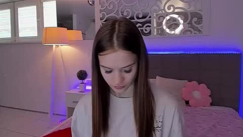 LuisaClover online show from May 2026 12:33:01 PM