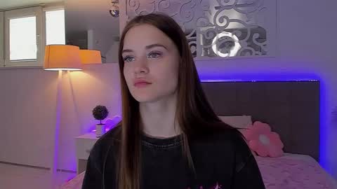 LuisaClover online show from May 2026 12:33:02 PM