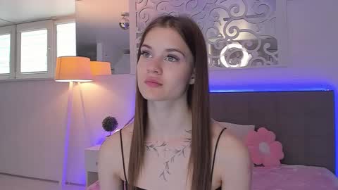 LuisaClover online show from May 2026 12:34:01 PM