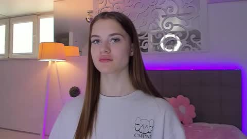 LuisaClover online show from May 2026 12:21:02 PM