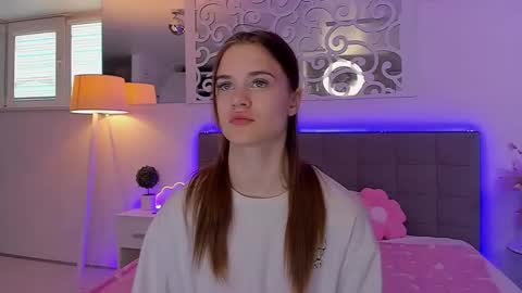 LuisaClover online show from May 2026 12:24:01 PM