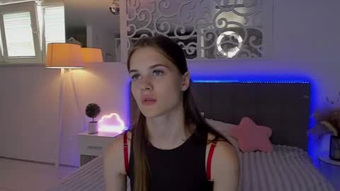 LuisaClover online show from July 2026 12:23:01 PM