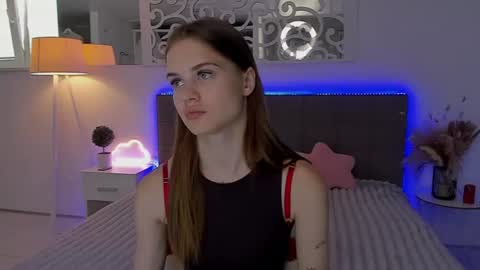 LuisaClover online show from July 2026 12:48:02 PM