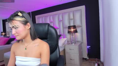 Snapshot of luisajonnes_ chatting on November 2025 04:33:01 PM Luisa online show from November 2025 04:33:01 PM