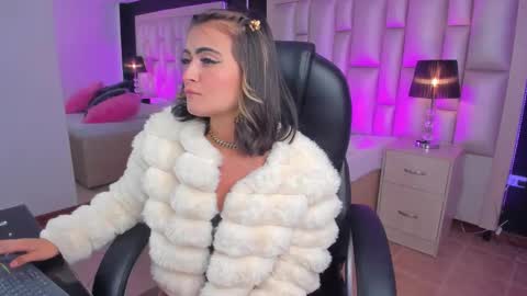 Snapshot of luisajonnes_ chatting on January 2026 10:19:01 AM Luisa online show from January 2026 10:19:01 AM