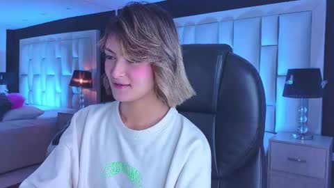 Luisa  online show from July 2026 12:23:01 PM