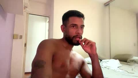 Snapshot of luitz003 chatting on February 2026 03:32:01 AM Hot boy online show from February 2026 03:32:01 AM