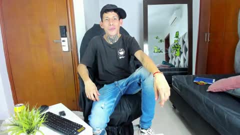 Snapshot of lujuriau_u chatting on October 2025 05:04:02 AM lujuriau_u online show from October 2025 05:04:02 AM